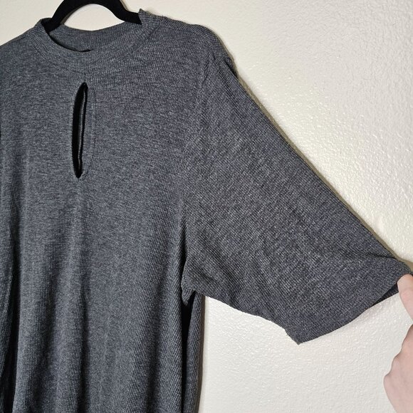 Torrid 2x Grey Ribbed Tunic Top Half Sleeve Keyhole Mock Neck Minimalist Office - Picture 2 of 5